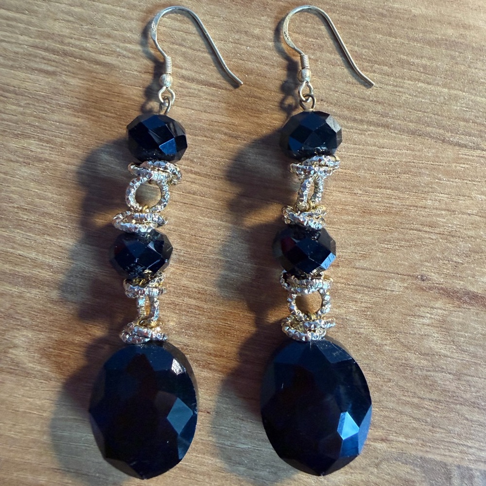 Elegant Black and Gold Dangle Earrings